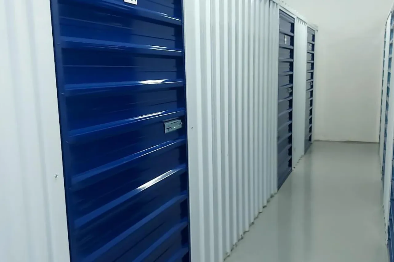 Guarda-móveis JR em Venda Nova, BH — Boxes individuais com porta própria e identificação