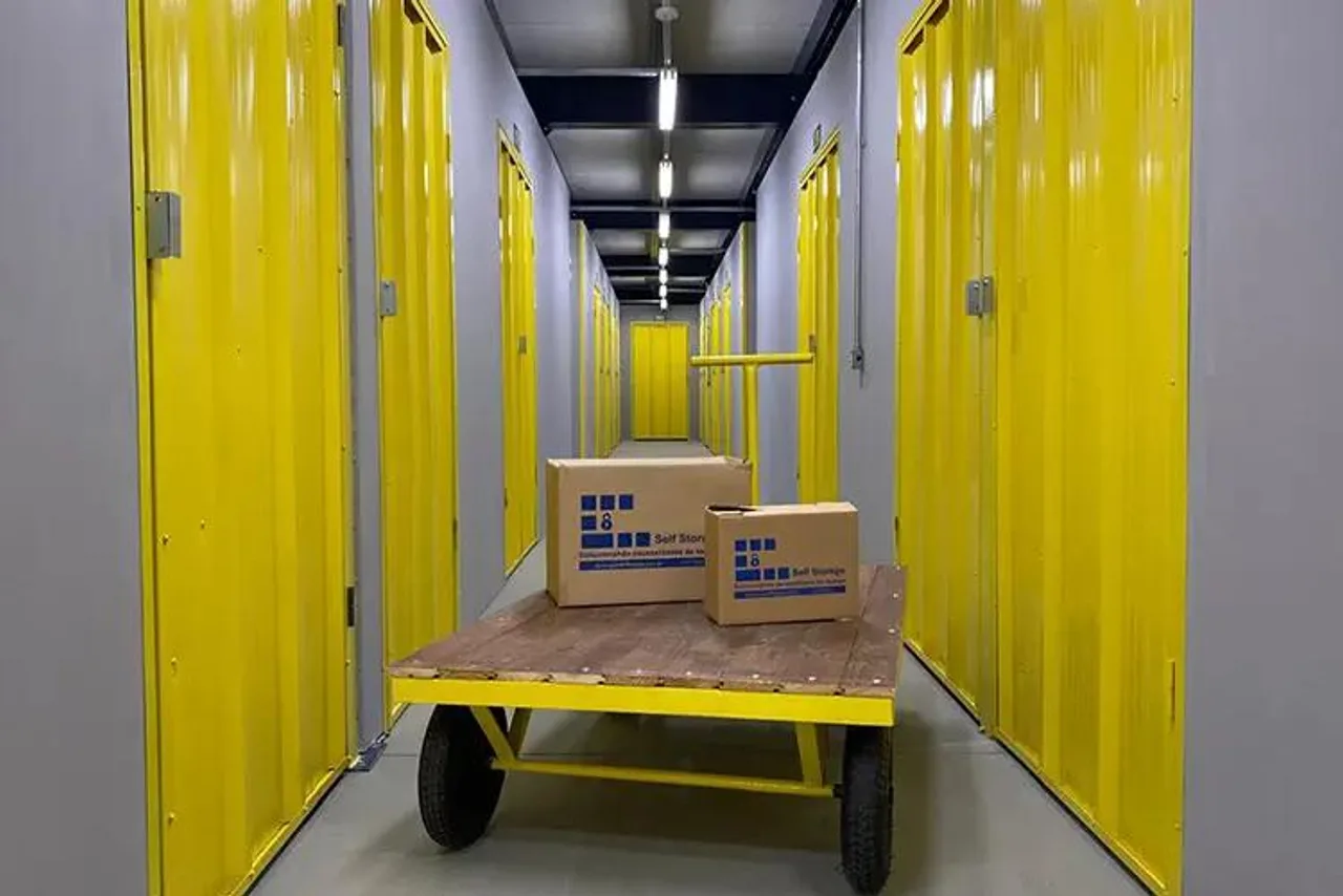 Guarda-móveis JR em Venda Nova, BH — Carrinhos próprios para o transporte interno dos volumes
