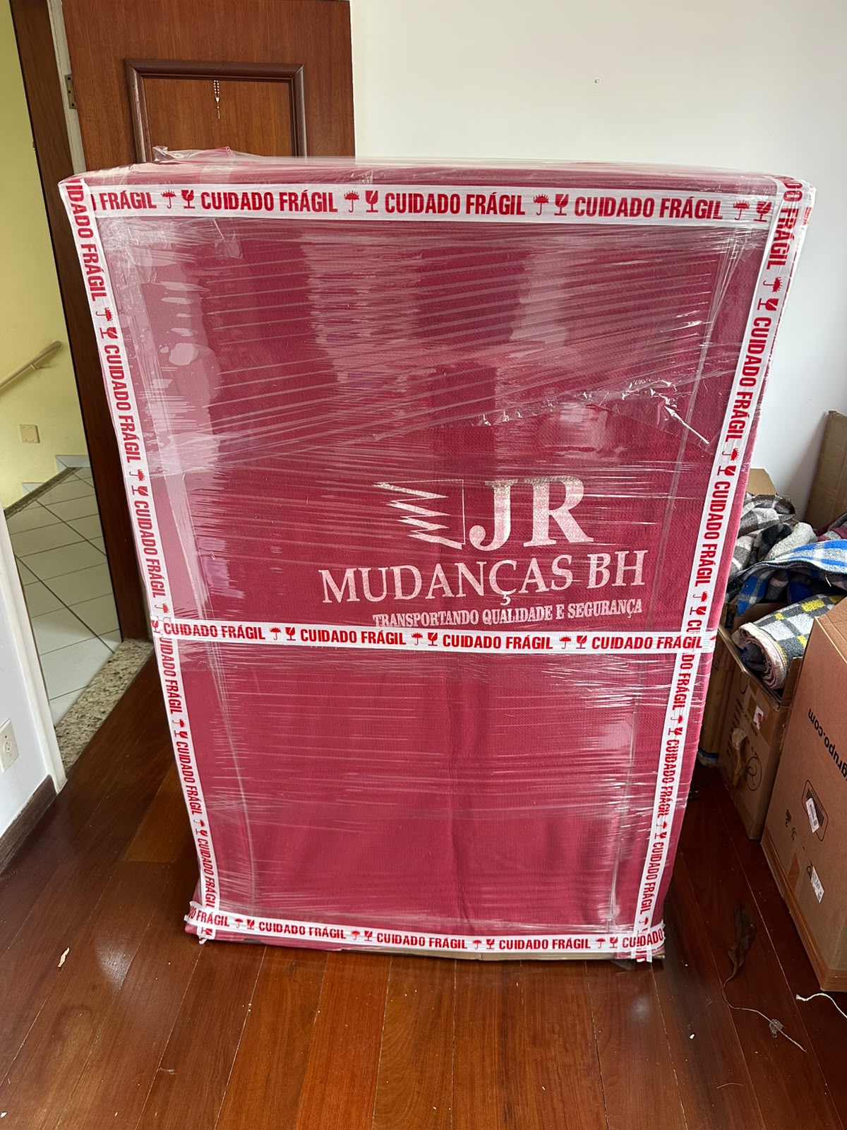 Móvel embalado com proteção reforçada para mudança